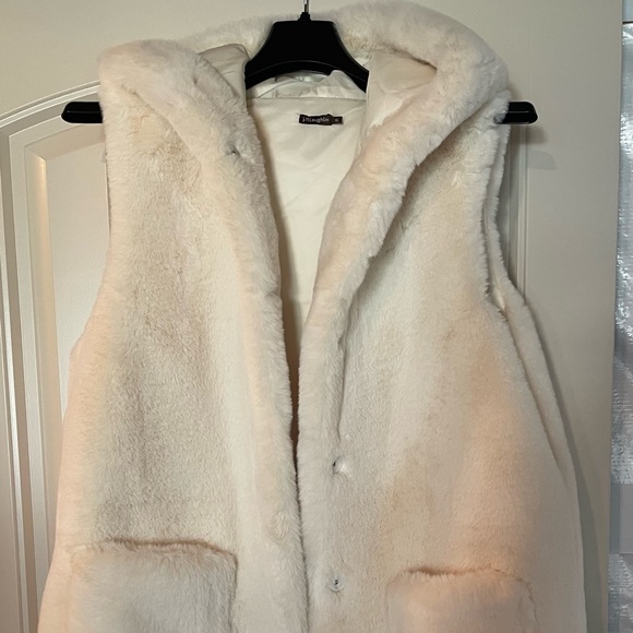 J Mclaughlin White Hooded Faux Fur Vest 